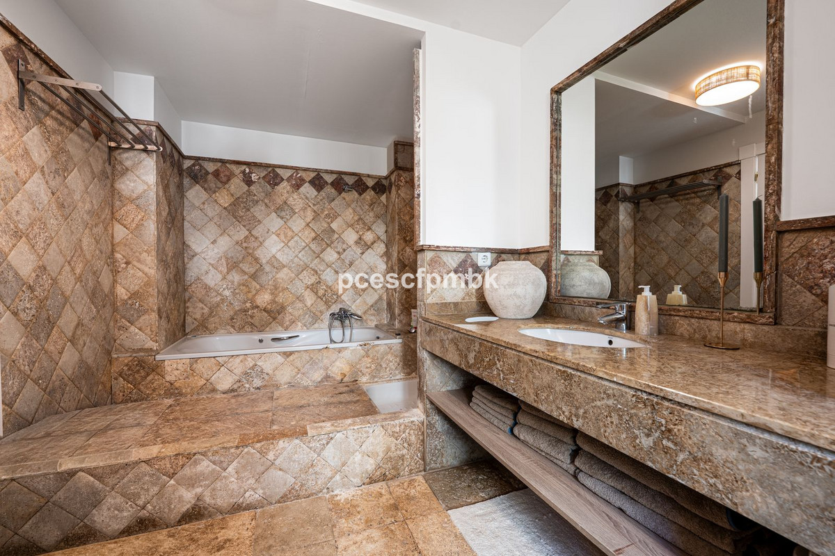 Se vende Apartamento Planta Media de 3 dormitorios en Costa Del Sol, Málaga, España