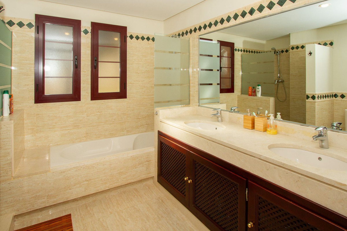 Se vende Apartamento Planta Baja de 2 dormitorios en Costa Del Sol, Málaga, España