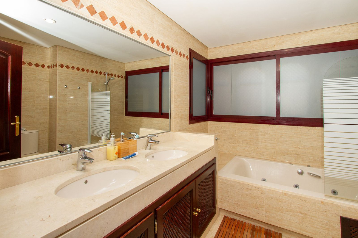 Se vende Apartamento Planta Baja de 2 dormitorios en Costa Del Sol, Málaga, España