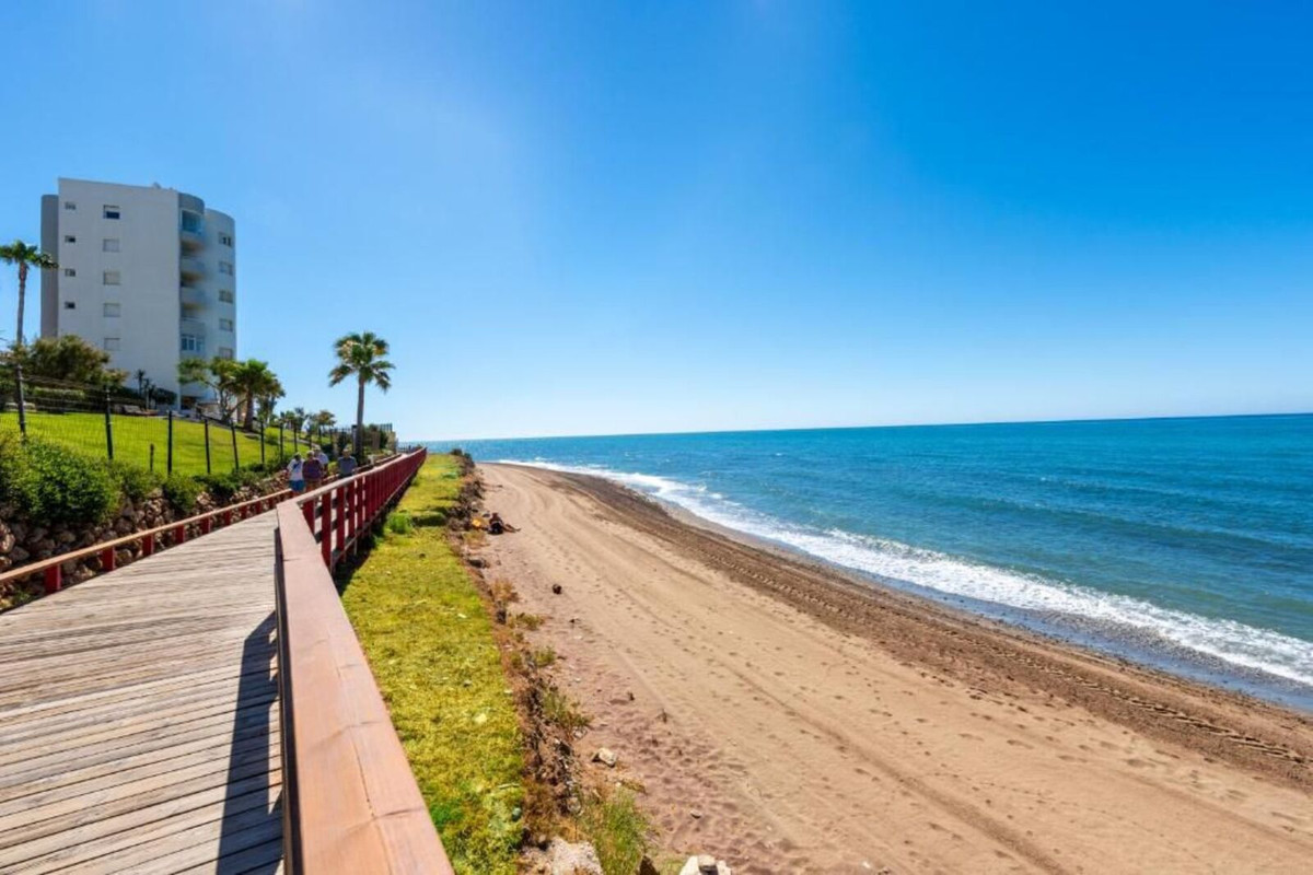 2 Bed Apartment for sale in Calahonda Costa Del Sol, Málaga, Spain