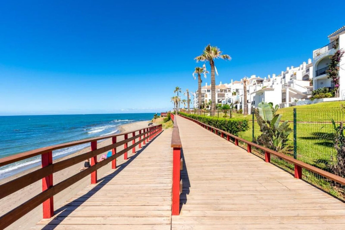 2 Bed Apartment for sale in Calahonda Costa Del Sol, Málaga, Spain