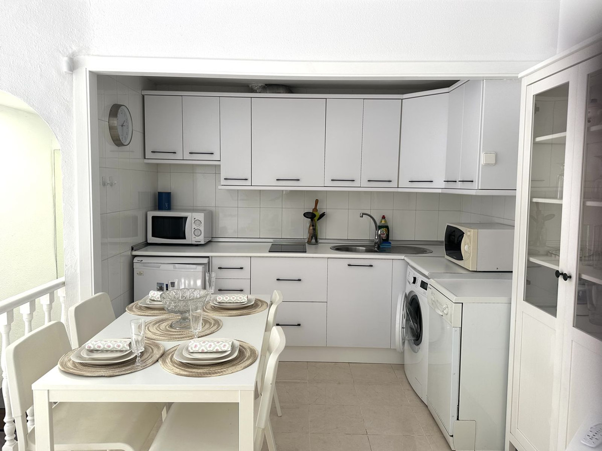 2 Bed Apartment for sale in Calahonda Costa Del Sol, Málaga, Spain