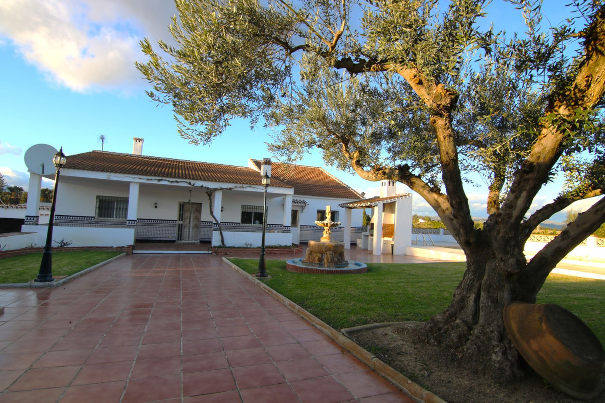 3 Bed Townhouse for sale in Alhaurín El Grande Costa Del Sol, Málaga, Spain