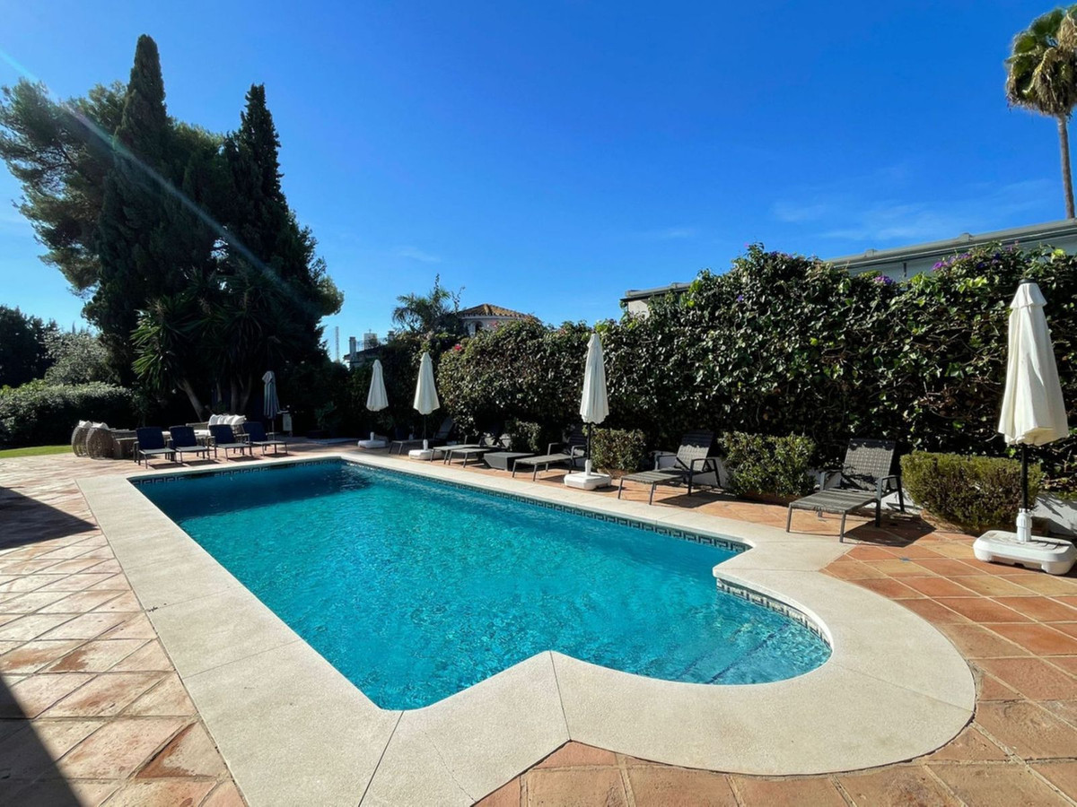 Se vende Villa - Chalet de 7 dormitorios en Costa Del Sol, Málaga, España