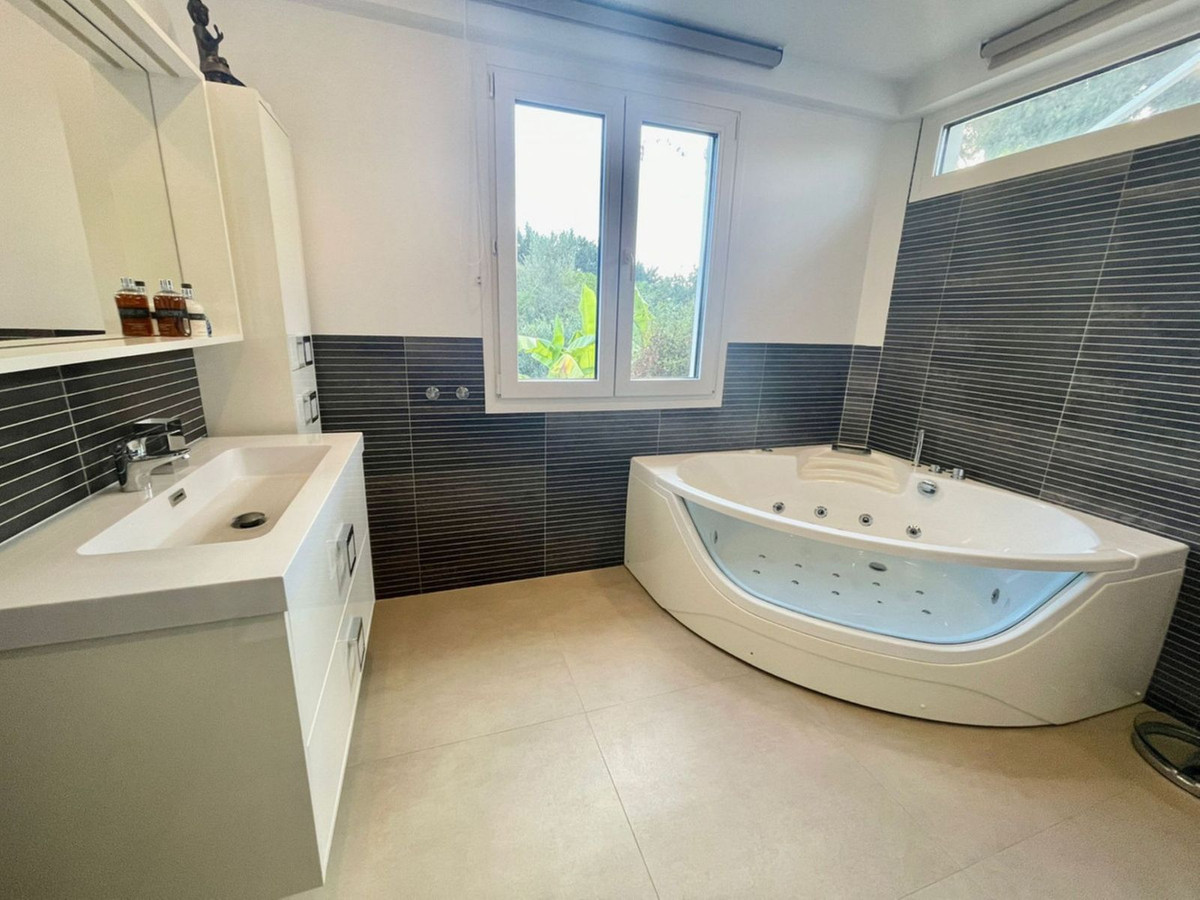 Se vende Villa - Chalet de 7 dormitorios en Costa Del Sol, Málaga, España