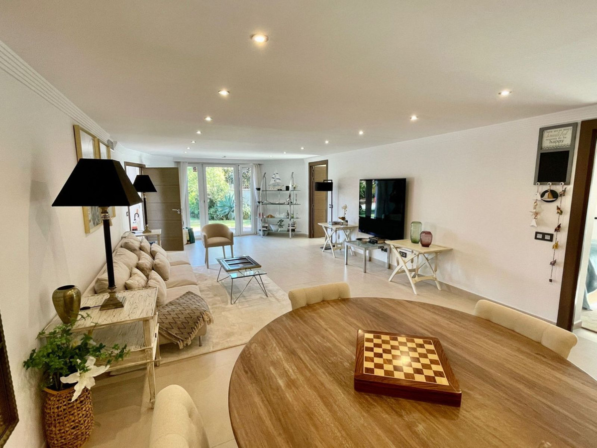 Se vende Villa - Chalet de 7 dormitorios en Costa Del Sol, Málaga, España