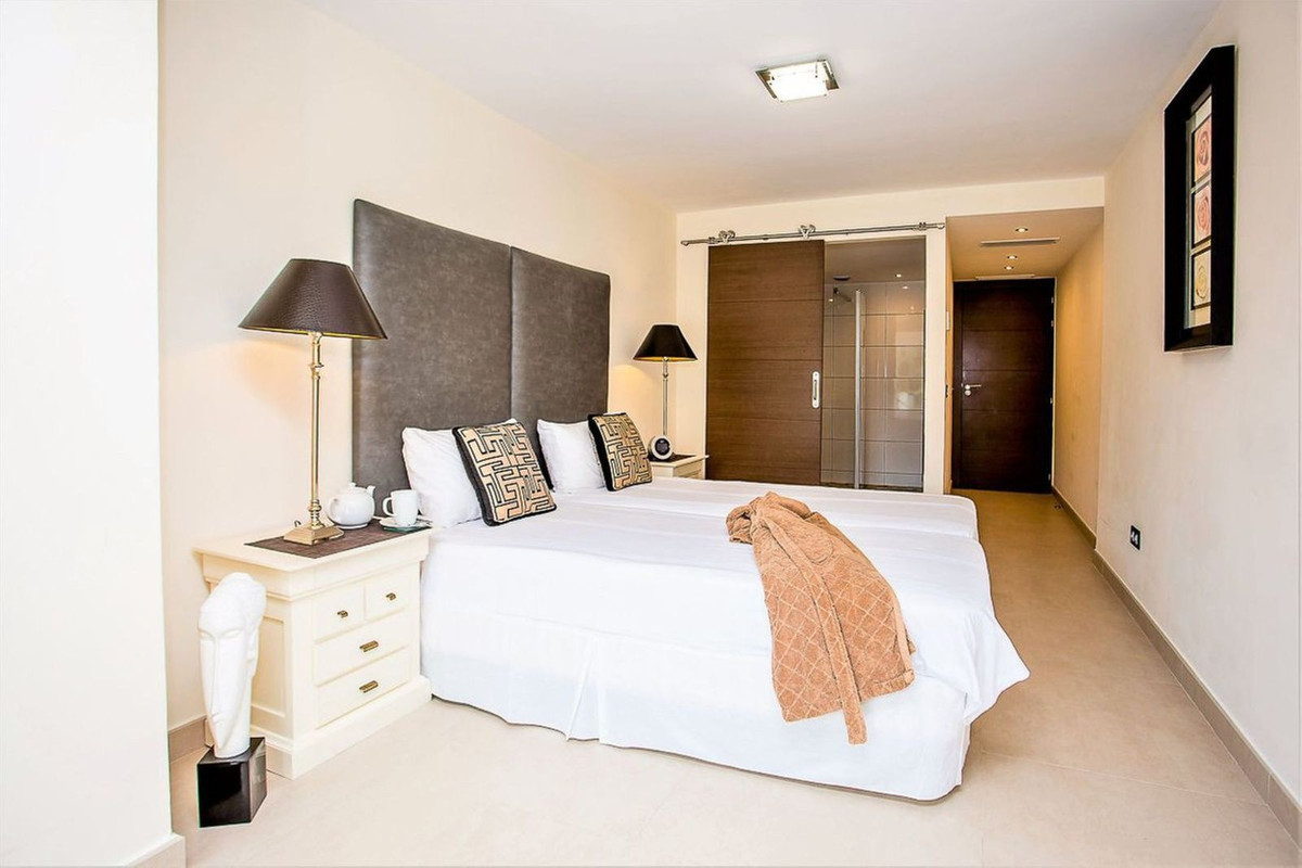 Se vende Villa - Chalet de 7 dormitorios en Costa Del Sol, Málaga, España