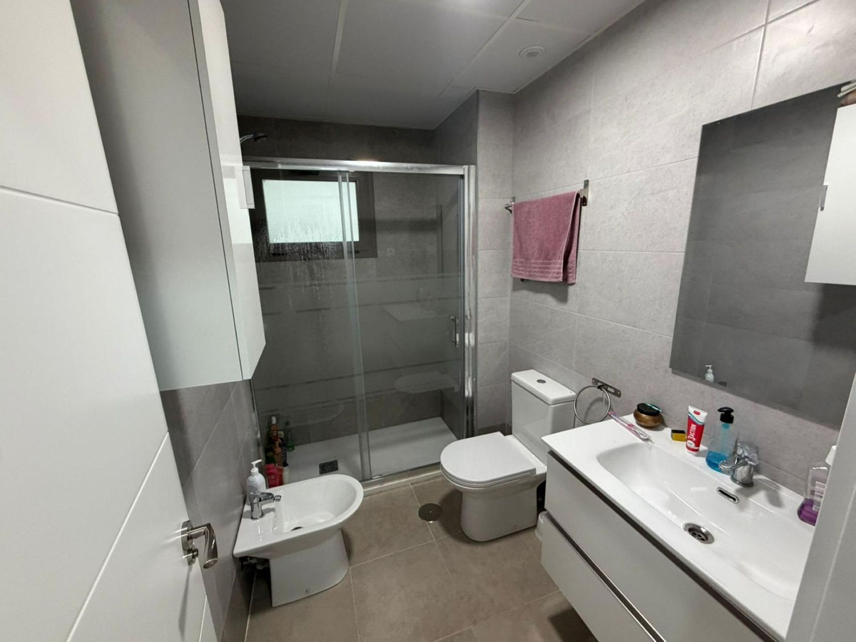 Se vende Apartamento Planta Media de 2 dormitorios en Costa Del Sol, Málaga, España