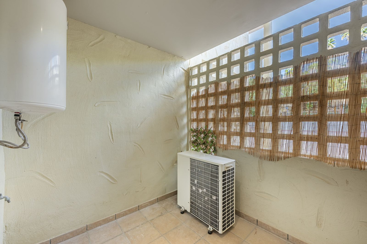2 Bed Apartment for sale in Estepona Costa Del Sol, Málaga, Spain