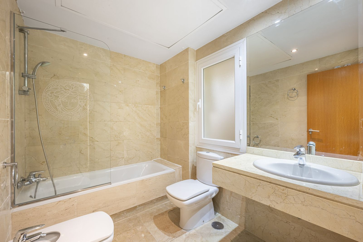 2 Bed Apartment for sale in Estepona Costa Del Sol, Málaga, Spain