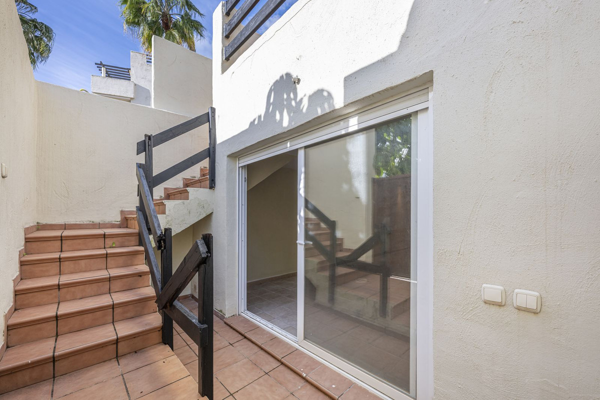 2 Bed Apartment for sale in Estepona Costa Del Sol, Málaga, Spain