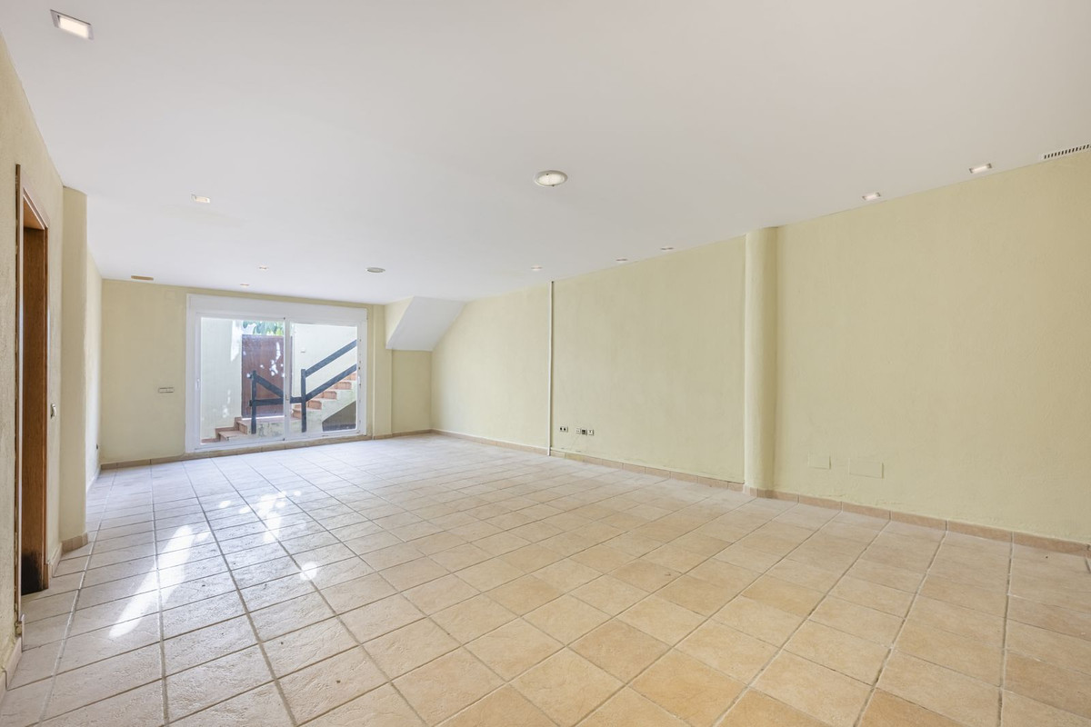 2 Bed Apartment for sale in Estepona Costa Del Sol, Málaga, Spain
