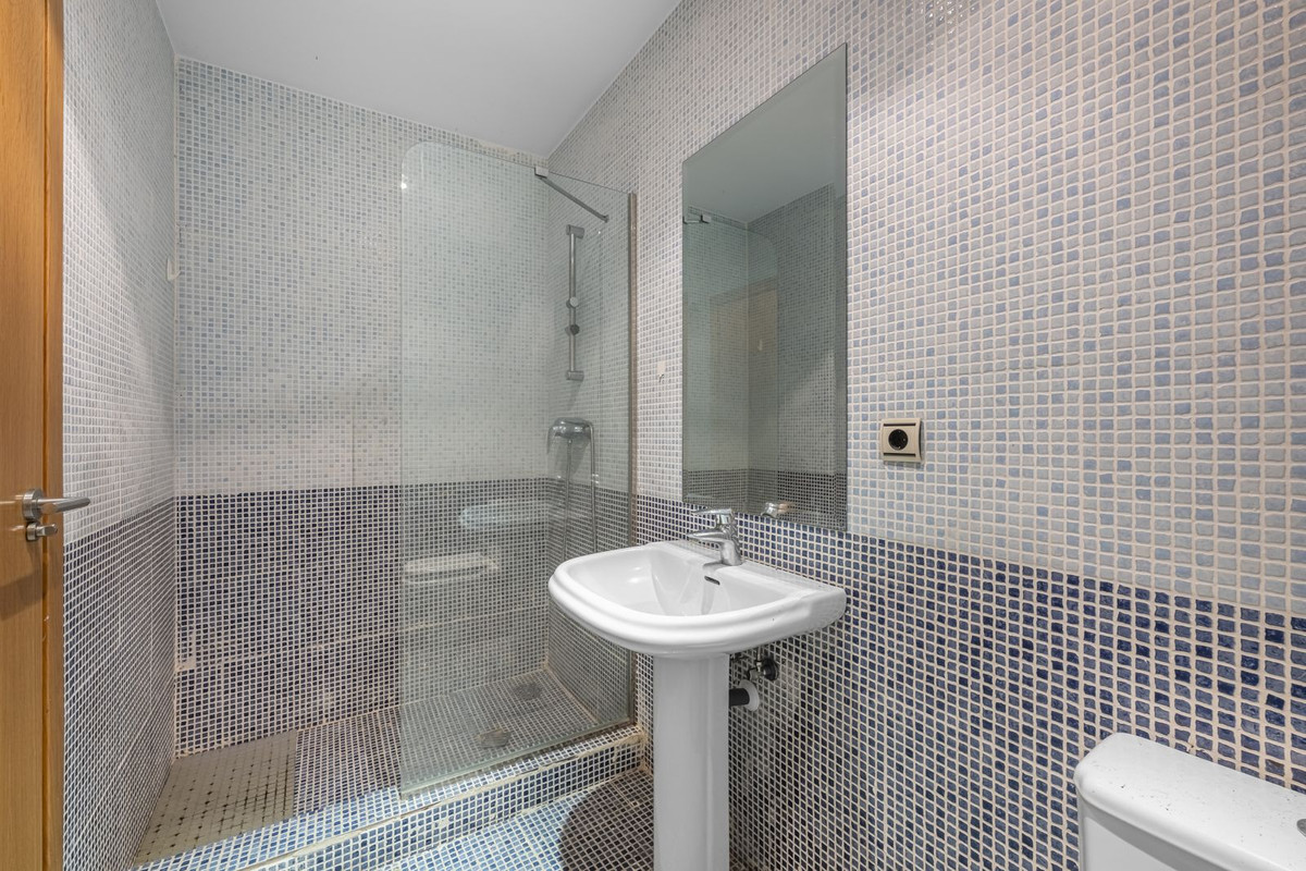 2 Bed Apartment for sale in Estepona Costa Del Sol, Málaga, Spain