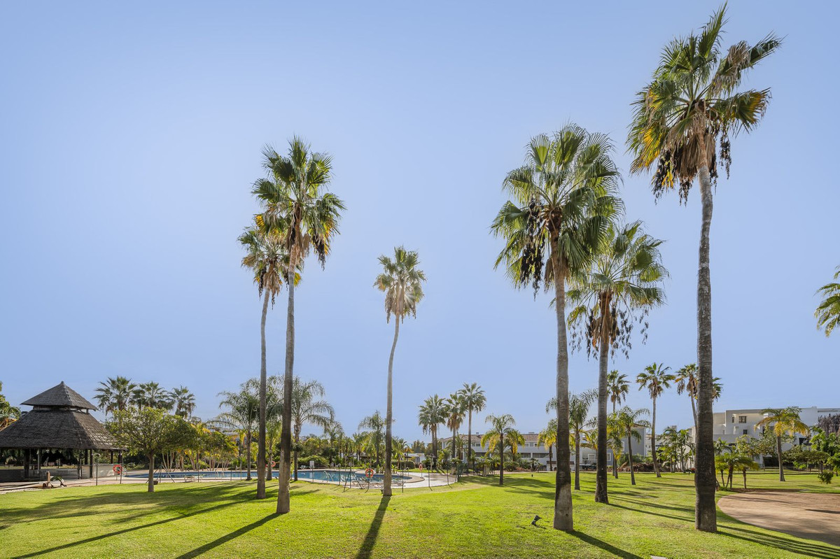 2 Bed Apartment for sale in Estepona Costa Del Sol, Málaga, Spain