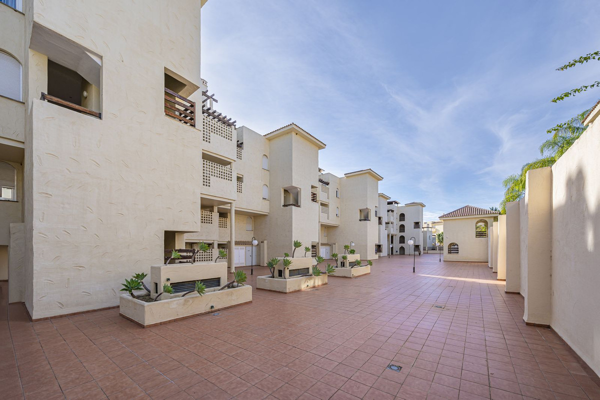 2 Bed Apartment for sale in Estepona Costa Del Sol, Málaga, Spain