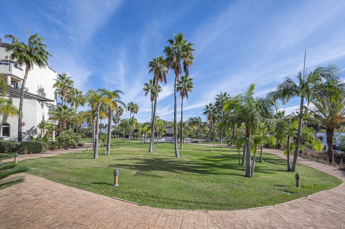2 Bed Apartment for sale in Estepona Costa Del Sol, Málaga, Spain