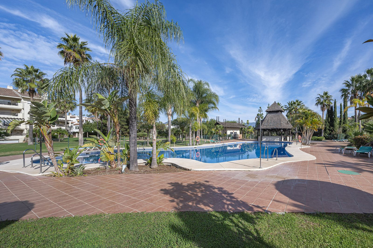 2 Bed Apartment for sale in Estepona Costa Del Sol, Málaga, Spain