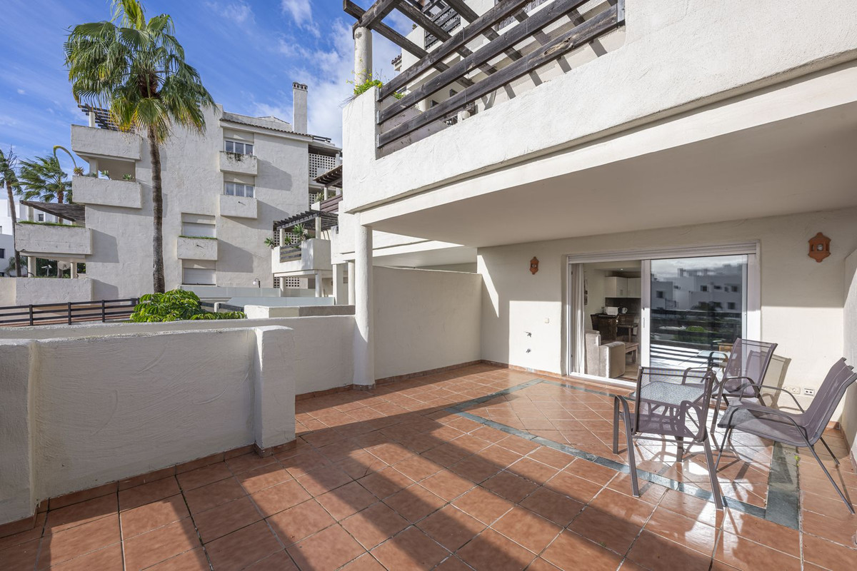 2 Bed Apartment for sale in Estepona Costa Del Sol, Málaga, Spain