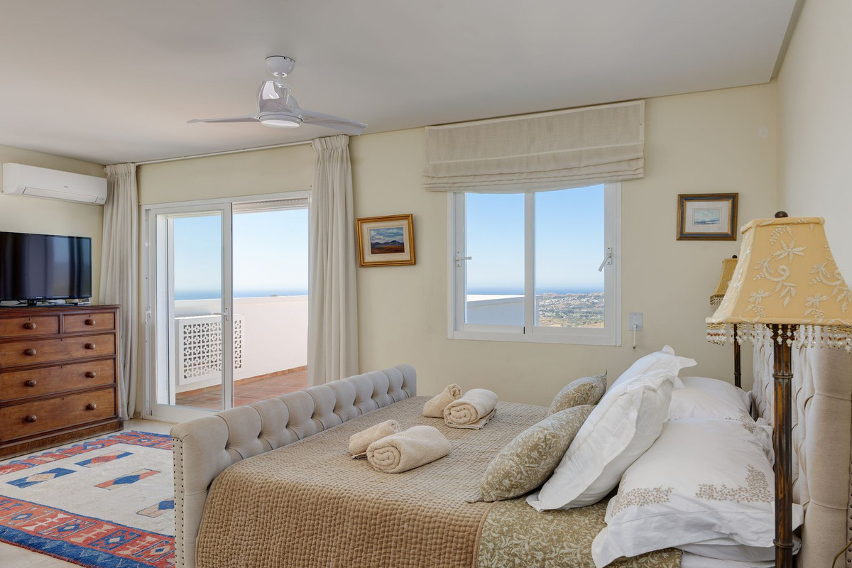 6 Bed Townhouse for sale in Mijas Costa Del Sol, Málaga, Spain