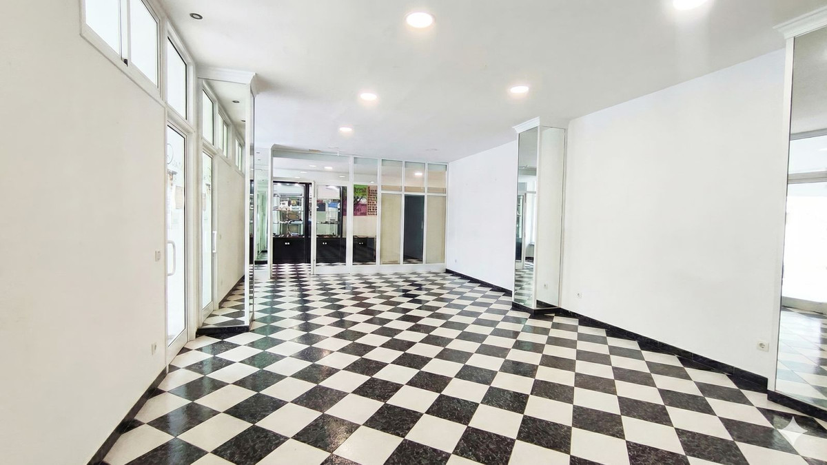 Se vende Tienda  en Costa Del Sol, Málaga, España