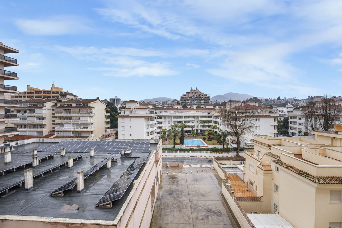 1 Bed Apartment for sale in La Carihuela Costa Del Sol, Málaga, Spain