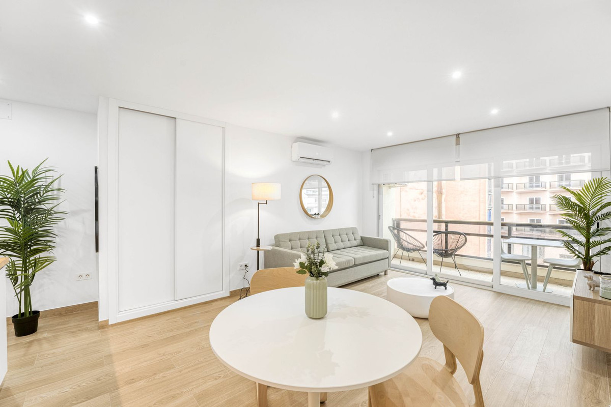 1 Bed Apartment for sale in La Carihuela Costa Del Sol, Málaga, Spain