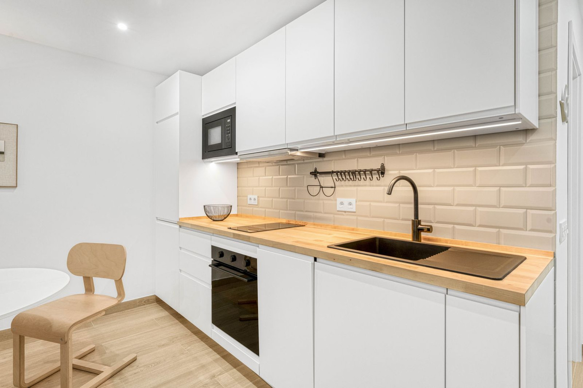 1 Bed Apartment for sale in La Carihuela Costa Del Sol, Málaga, Spain