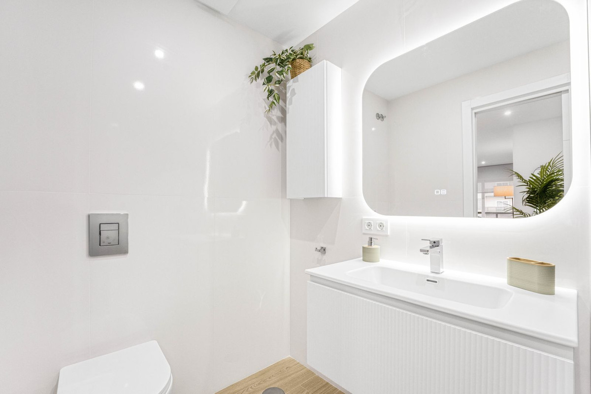 1 Bed Apartment for sale in La Carihuela Costa Del Sol, Málaga, Spain