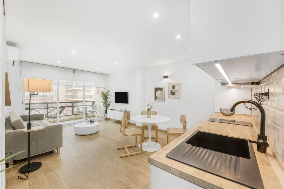 1 Bed Apartment for sale in La Carihuela Costa Del Sol, Málaga, Spain