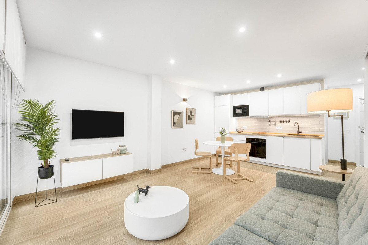 1 Bed Apartment for sale in La Carihuela Costa Del Sol, Málaga, Spain