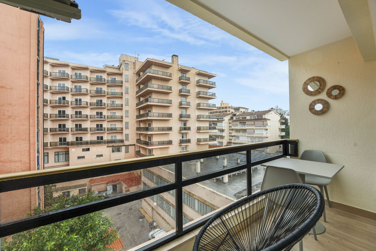 1 Bed Apartment for sale in La Carihuela Costa Del Sol, Málaga, Spain