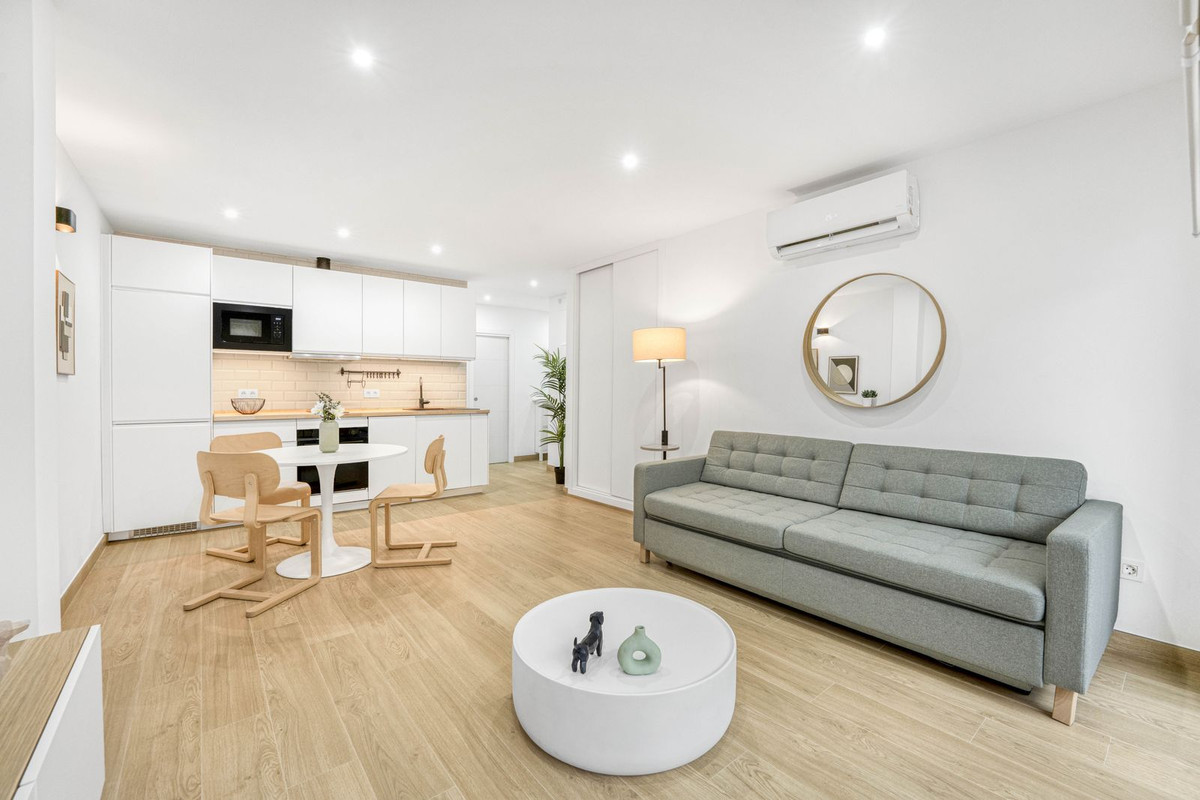 1 Bed Apartment for sale in La Carihuela Costa Del Sol, Málaga, Spain