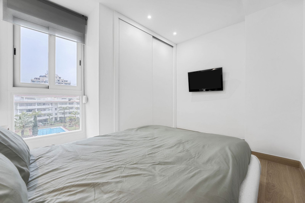 1 Bed Apartment for sale in La Carihuela Costa Del Sol, Málaga, Spain