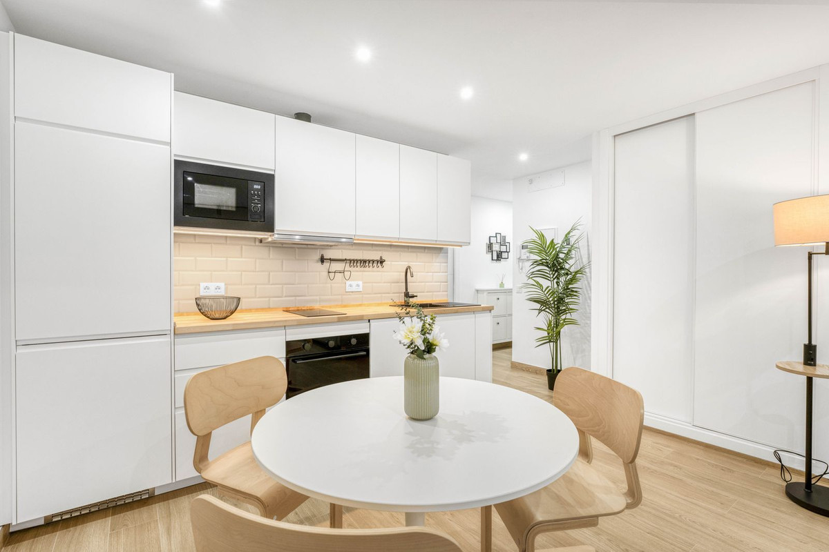 1 Bed Apartment for sale in La Carihuela Costa Del Sol, Málaga, Spain