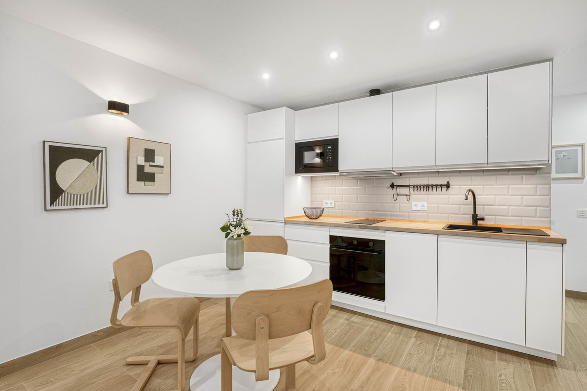 1 Bed Apartment for sale in La Carihuela Costa Del Sol, Málaga, Spain