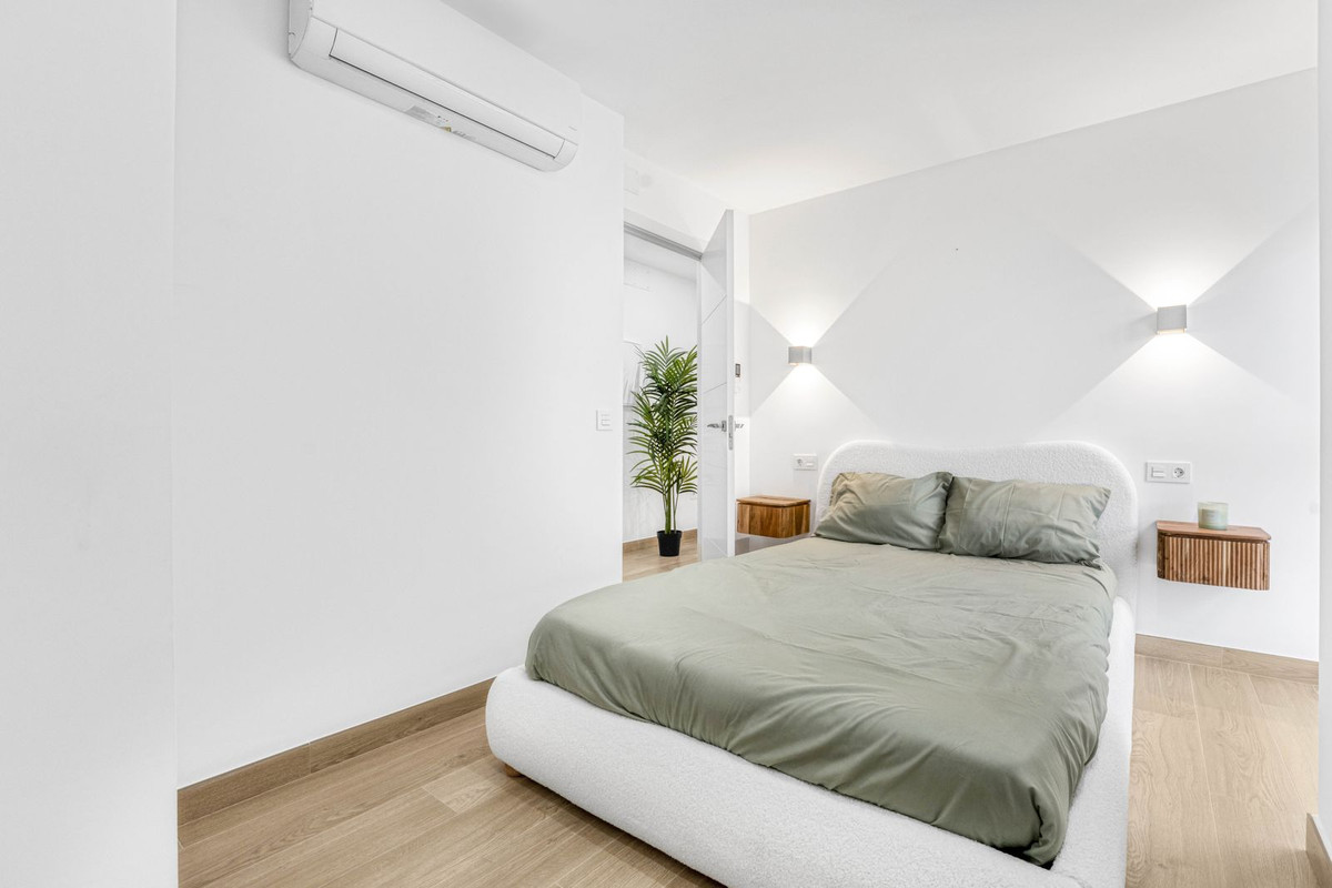 1 Bed Apartment for sale in La Carihuela Costa Del Sol, Málaga, Spain
