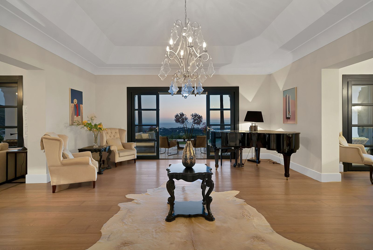 5 Bed Townhouse for sale in Benahavís Costa Del Sol, Málaga, Spain