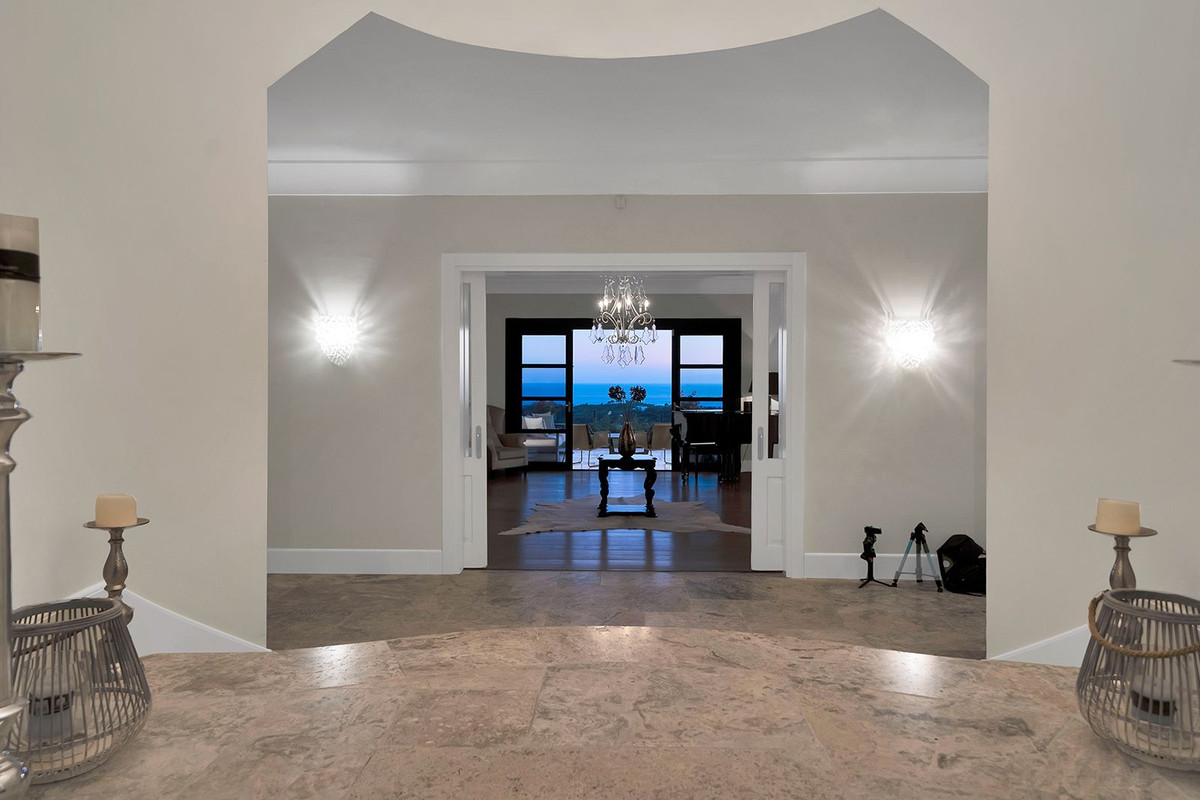 5 Bed Townhouse for sale in Benahavís Costa Del Sol, Málaga, Spain