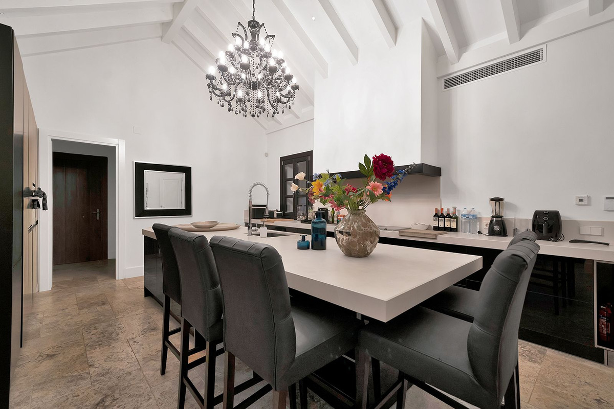 5 Bed Townhouse for sale in Benahavís Costa Del Sol, Málaga, Spain