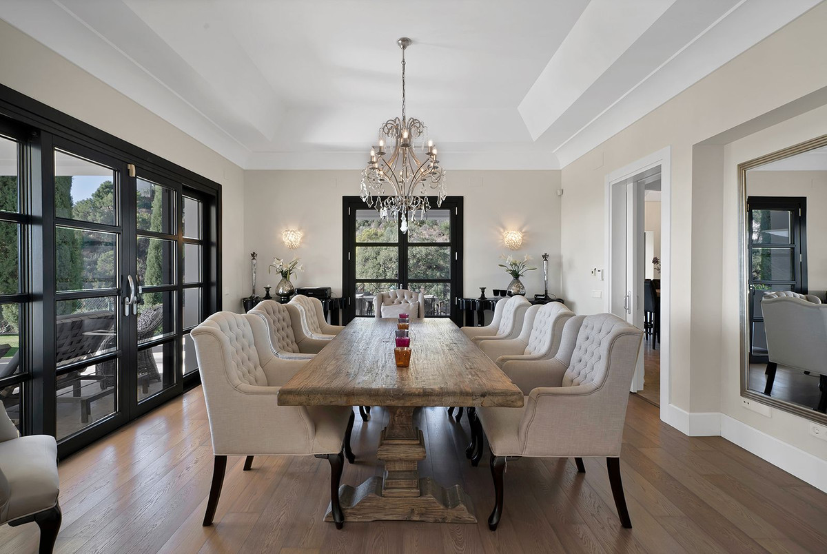 5 Bed Townhouse for sale in Benahavís Costa Del Sol, Málaga, Spain