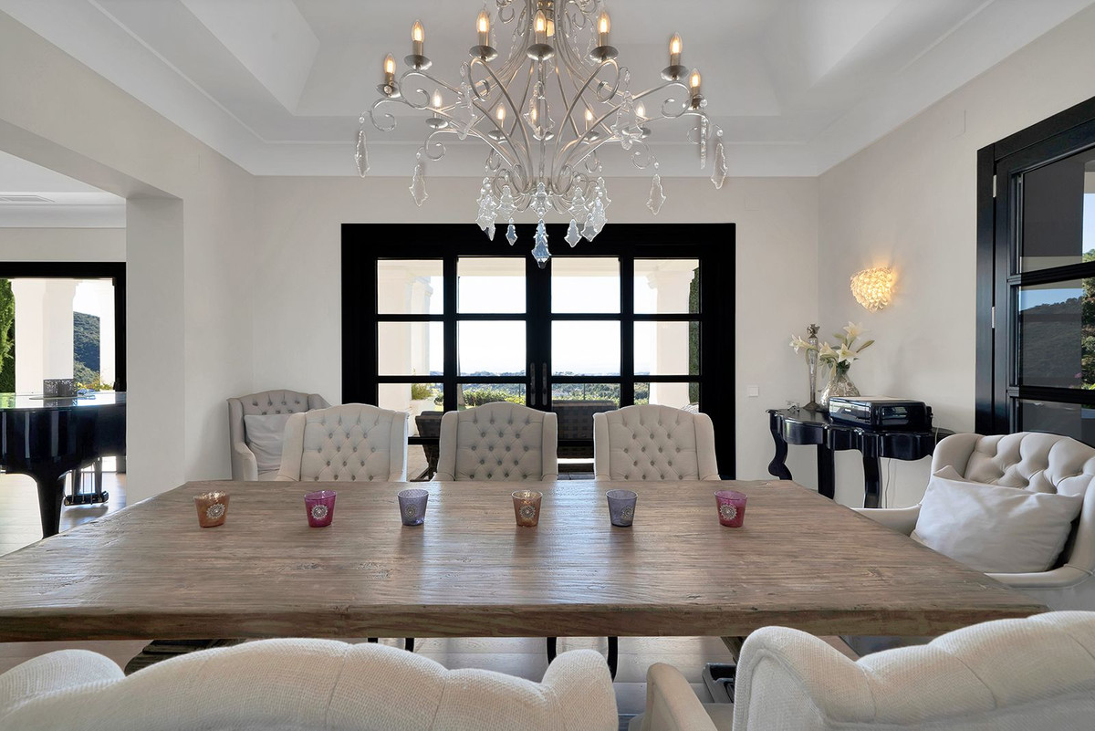 5 Bed Townhouse for sale in Benahavís Costa Del Sol, Málaga, Spain