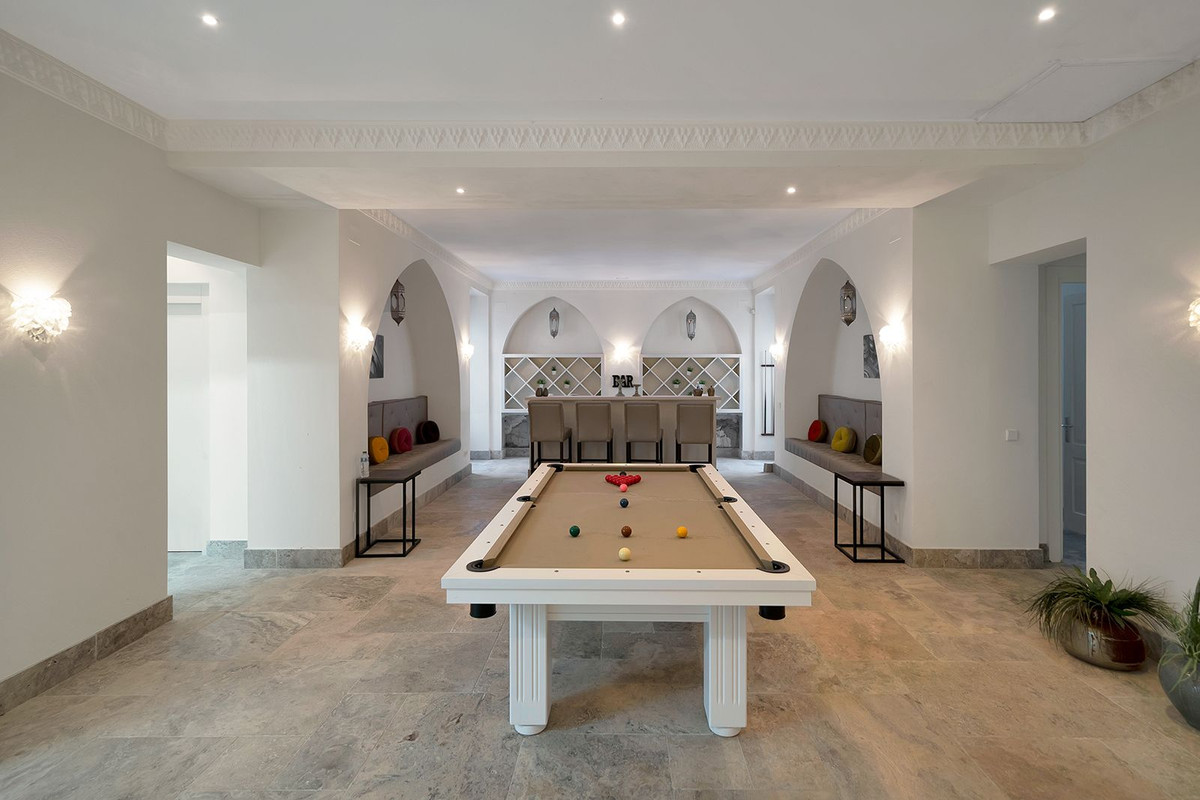 5 Bed Townhouse for sale in Benahavís Costa Del Sol, Málaga, Spain