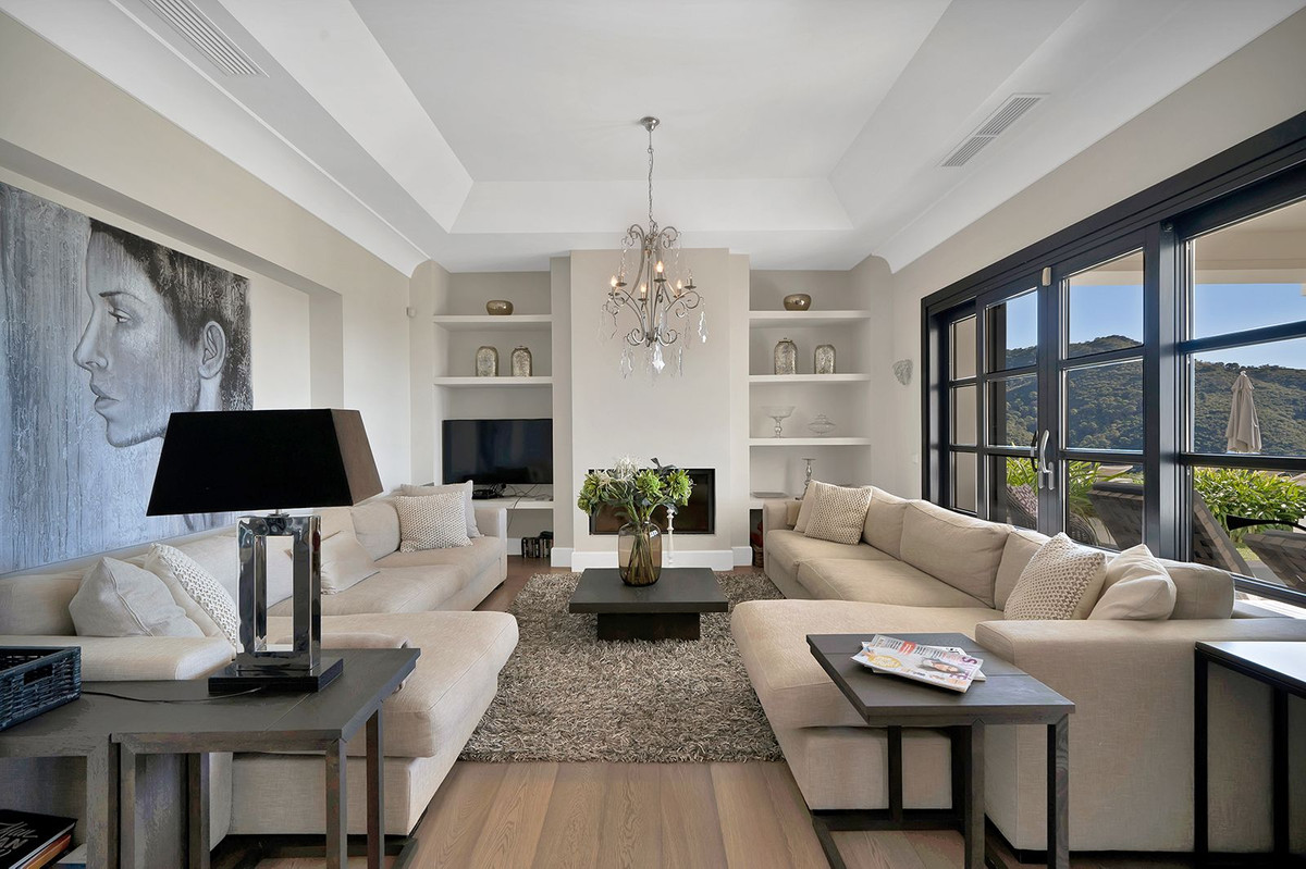 5 Bed Townhouse for sale in Benahavís Costa Del Sol, Málaga, Spain