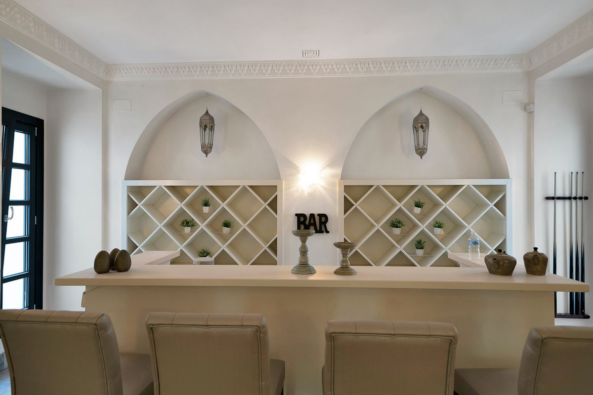5 Bed Townhouse for sale in Benahavís Costa Del Sol, Málaga, Spain