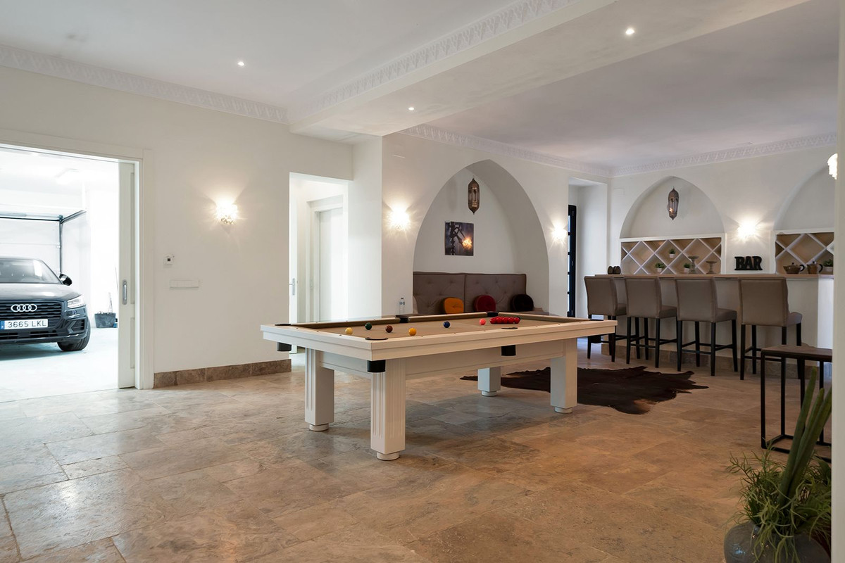 5 Bed Townhouse for sale in Benahavís Costa Del Sol, Málaga, Spain