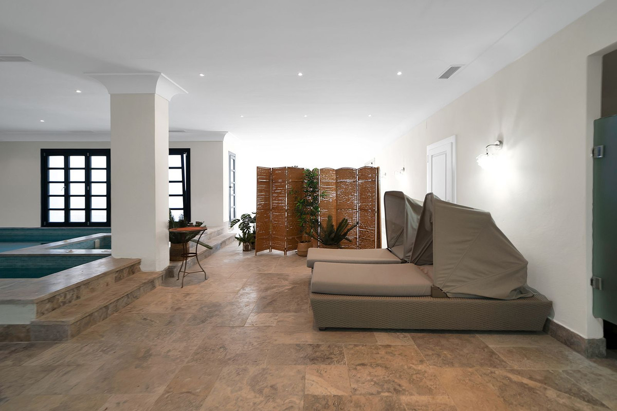 5 Bed Townhouse for sale in Benahavís Costa Del Sol, Málaga, Spain