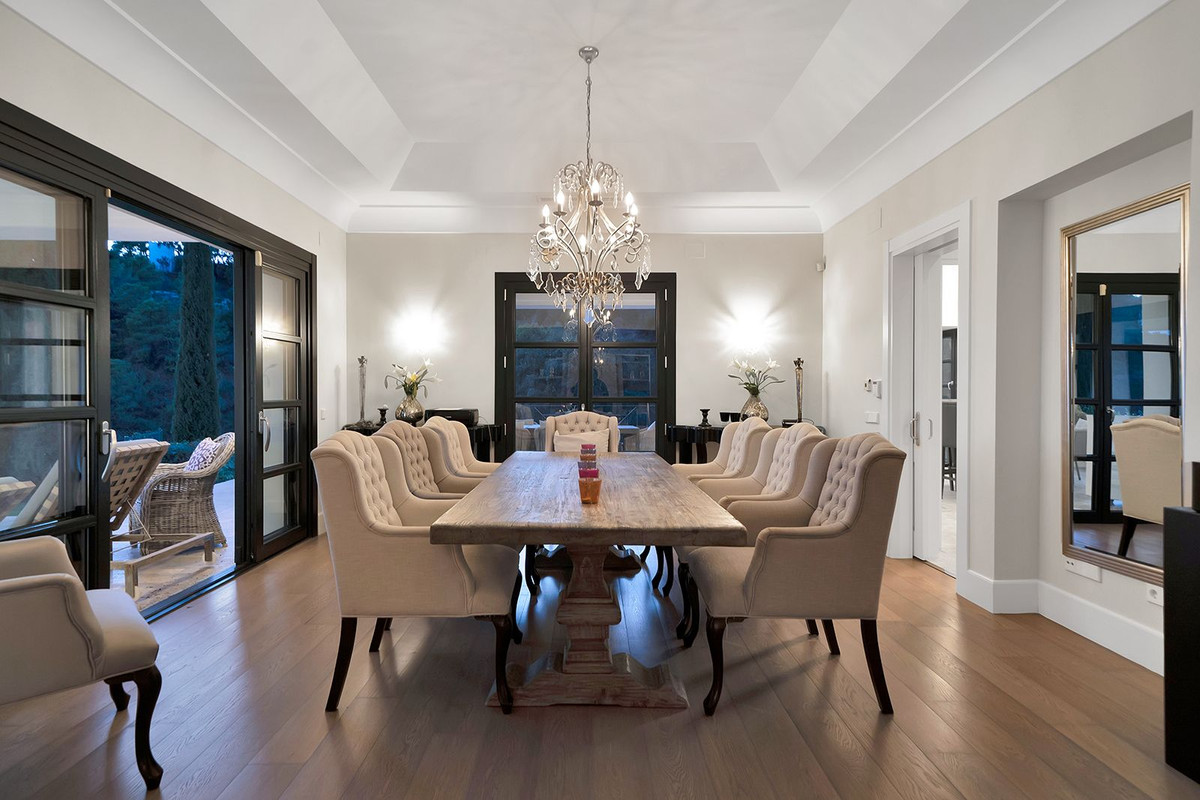 5 Bed Townhouse for sale in Benahavís Costa Del Sol, Málaga, Spain