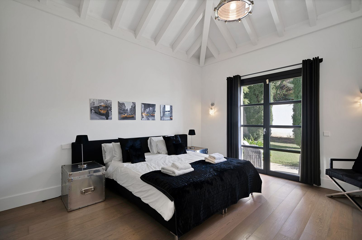 5 Bed Townhouse for sale in Benahavís Costa Del Sol, Málaga, Spain