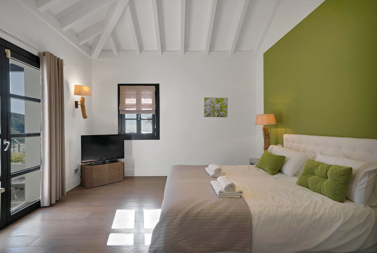 5 Bed Townhouse for sale in Benahavís Costa Del Sol, Málaga, Spain