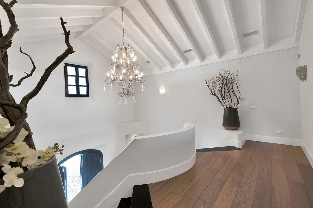 5 Bed Townhouse for sale in Benahavís Costa Del Sol, Málaga, Spain